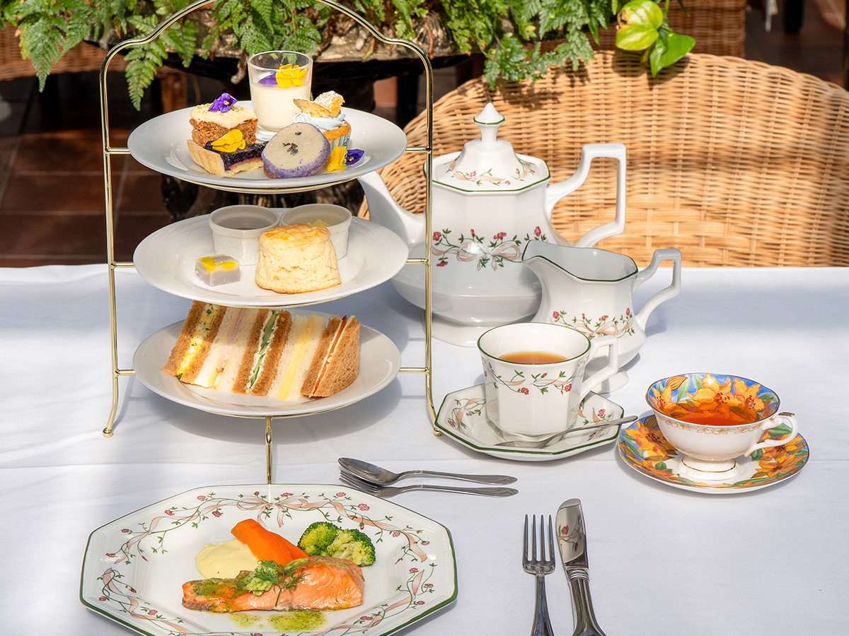 英国庭園で優雅にラグジュアリー・アフタヌーンティー | 蓼科高原