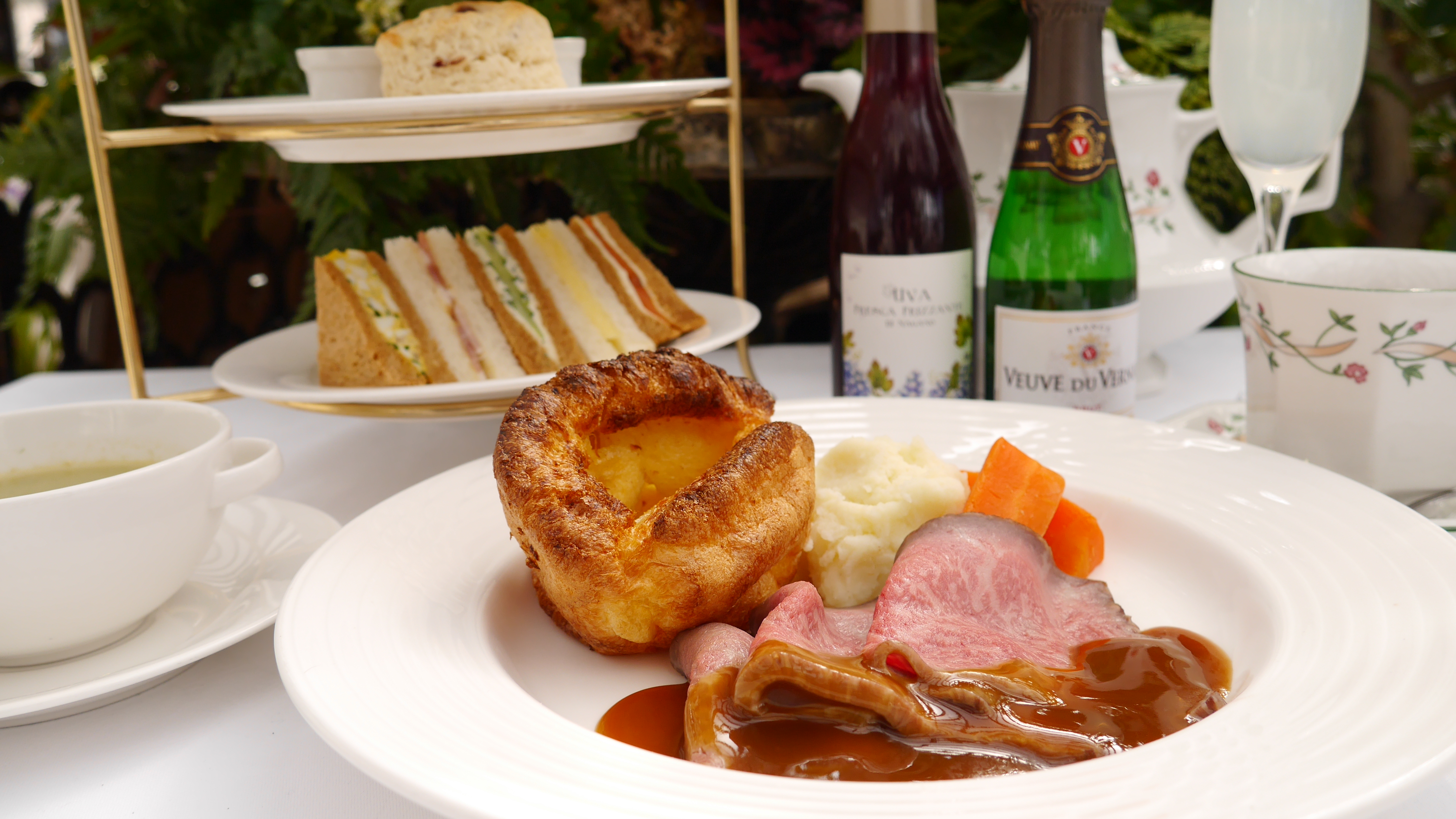 バラのアフタヌーンティーセットはご予約で 【バラクラフラワーショー